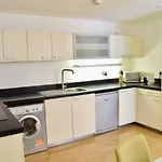 Modern 1 Bedroom Flat In Canary Wharf