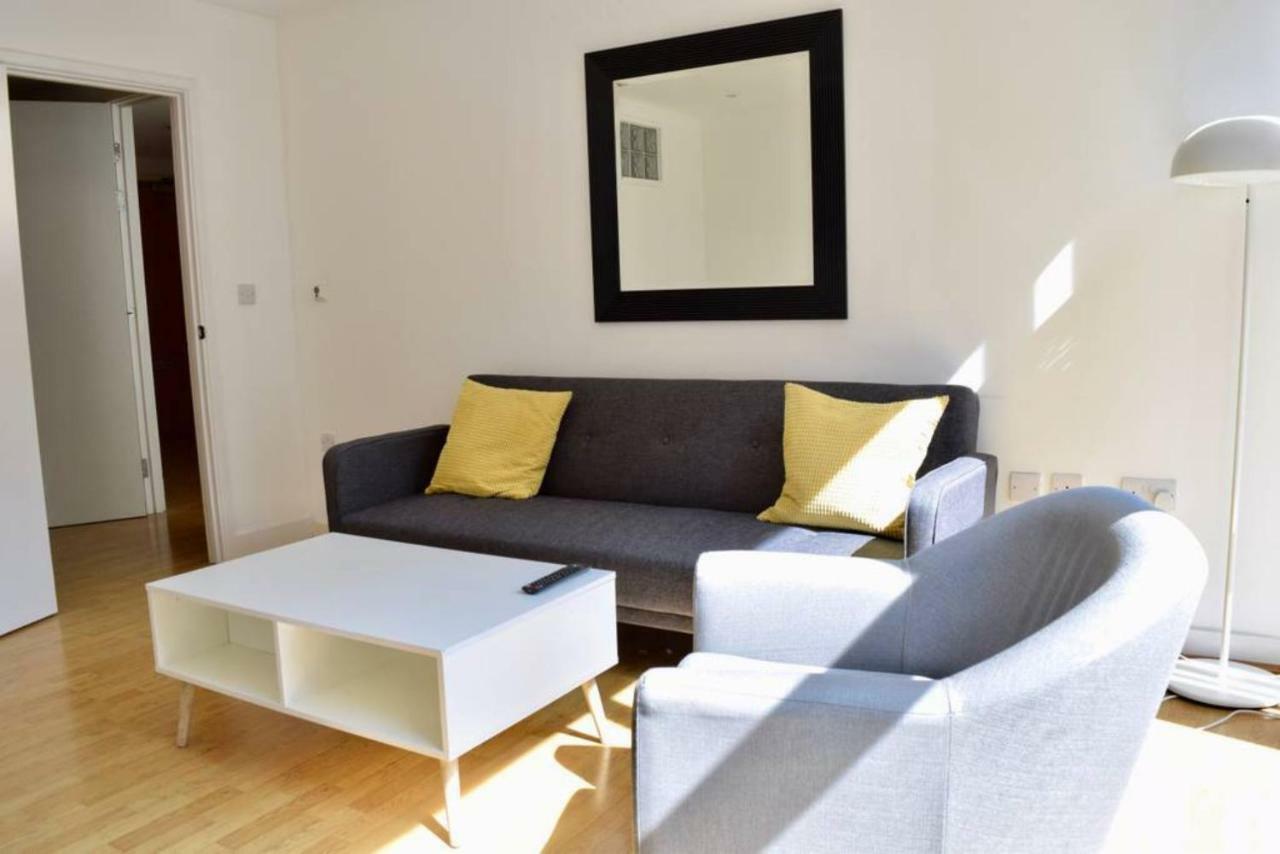 Modern 1 Bedroom Flat In Canary Wharf *