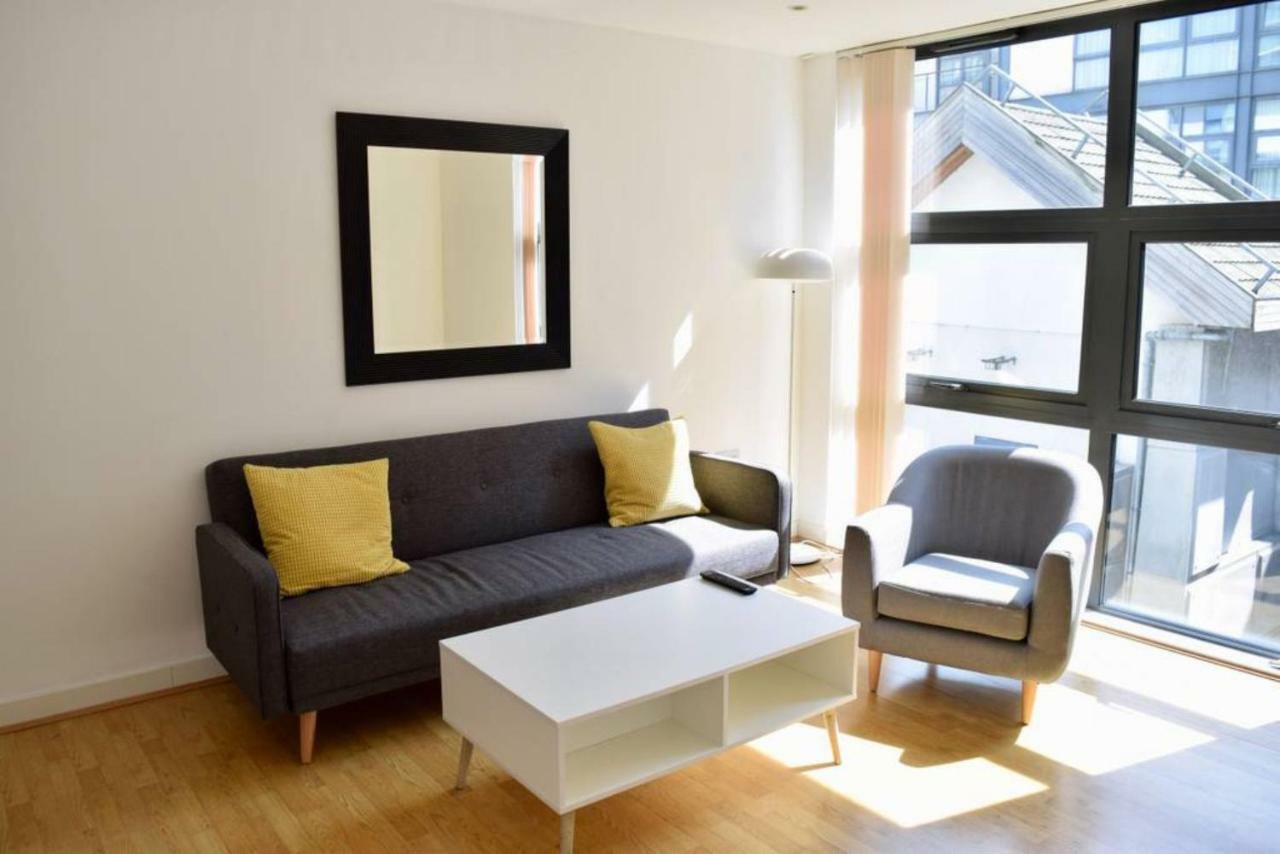 Modern 1 Bedroom Flat In Canary Wharf *
